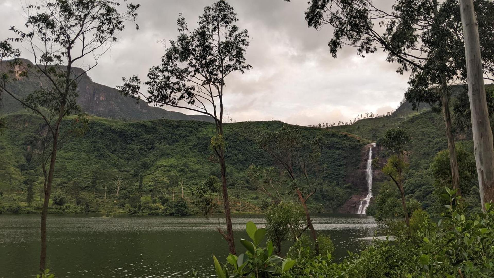 Subash Hotel Nallathanniya Exteriör bild